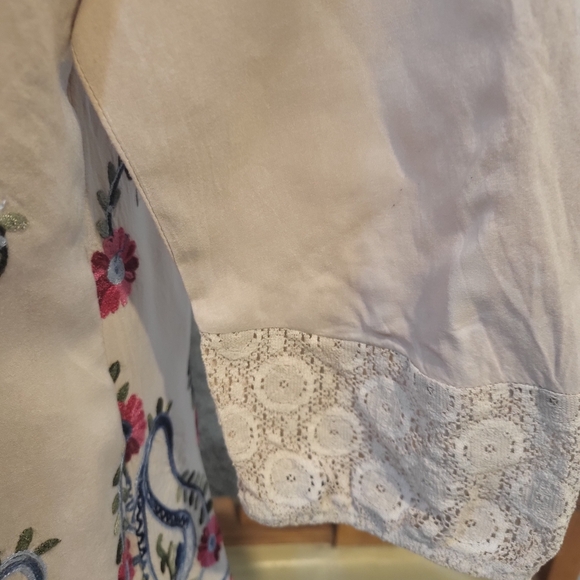 Embroidered Floral Cream Top - Picture 4 of 7